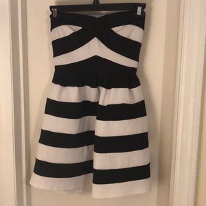 Cals sweetheart neckline strapless dress